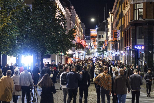 Det var mycket folk ute i centrala Oslo under natten.
