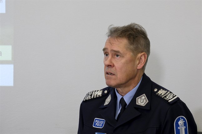 Effekten av att minska polisutbildningens startplatser kommer att synas först om tre år, enligt polisöverdirektör Seppo Kolehmainen vid Polisstyrelsen.