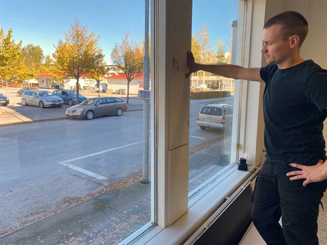 Mikael Nyvall hoppas att staden inom kort markerar en parkeringsruta för bussar på Sollefteågatan för att underlätta logistiken för pakethanteringen.