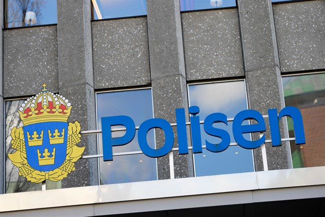 Polishuset i Västerås fick sig en stänkare. Arkivbild.
