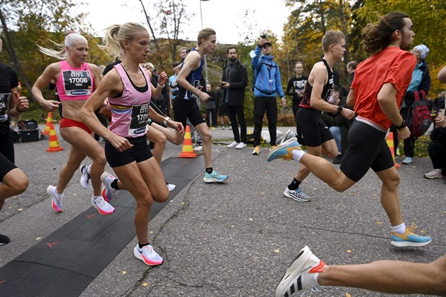 Camilla Richardsson löpte i elitklassen av femkilometersloppet på Helsinki City Running Day på lördagseftermiddagen.