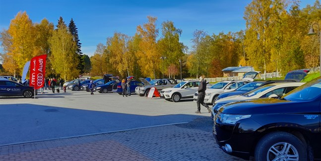 Framtidens bränsle - Bilutställning av fossilfria bilar vid Jakobstads Församlingscenter.