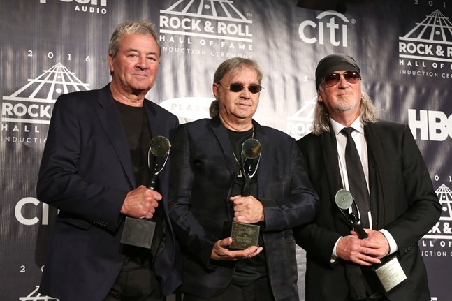 Ian Gillan, Ian Paice och Roger Glover i Deep Purple chockar omgivningen med ett coveralbum. Arkivbild.