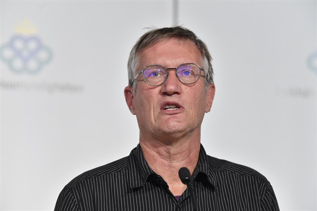 "Den som är vaccinerad nyligen, med sin första eller andra dos av Modernas vaccin, behöver inte känna sig orolig för risken är väldigt liten, men det är bra att känna till vilka symtom man behöver vara vaksam på", skriver Anders Tegnell i ett pressmeddelande. Arkivbild.
