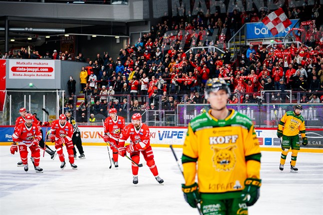 Sport värvar en back från Ilves. Bilden är från hemmamatchen på Kopparön 7 oktober 2021.