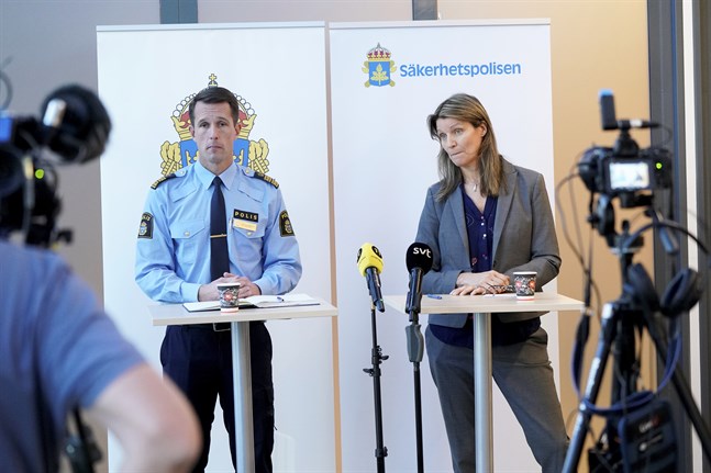 Mattias Sigfridsson, kommenderingschef för polisregion Syd, och Susanna Trehörning, biträdande kommenderingschef från Säkerhetspolisen, vid en pressträff om säkerhetsarbetet i samband med Förintelsekonferensen nästa vecka.