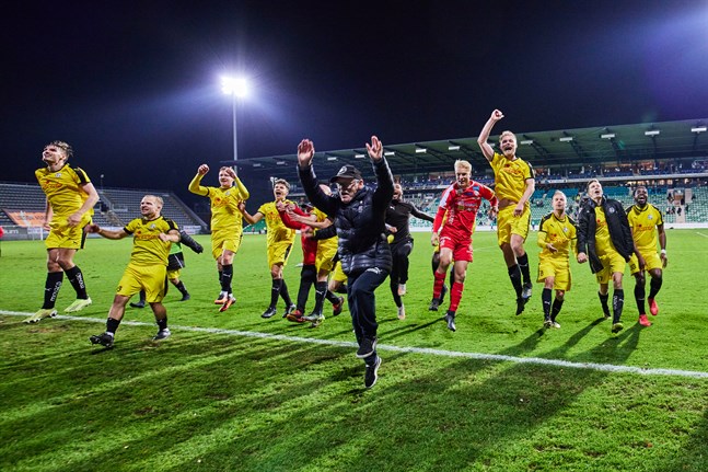 Så här såg det ut förra veckan när VPS tog tre otroligt viktiga poäng mot TPS på bortaplan. Om Vasalaget vinner mot Gnistan på lördag är avancemanget till FM-ligan klappat och klart.