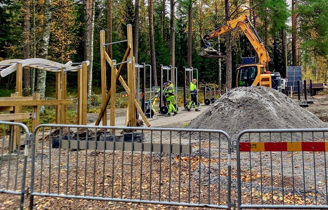 Arbetet med det nya utegymmet är i full gång och allt väntas vara klart om 4-5 veckor.