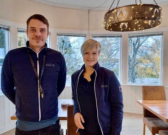 Martin Laikka och Emilia Fagerholm säger att restaurangbranschen ger möjligheter att klättra i karriären.