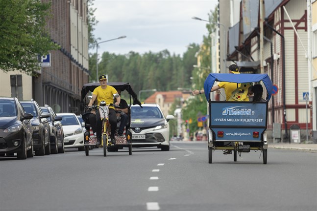 Biketaxi kan ta mellan två till tre passagerare.