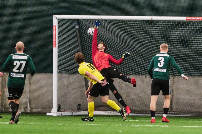 Sampo Rintala (15) satte 0–2-målet bakom Johannes Karf.