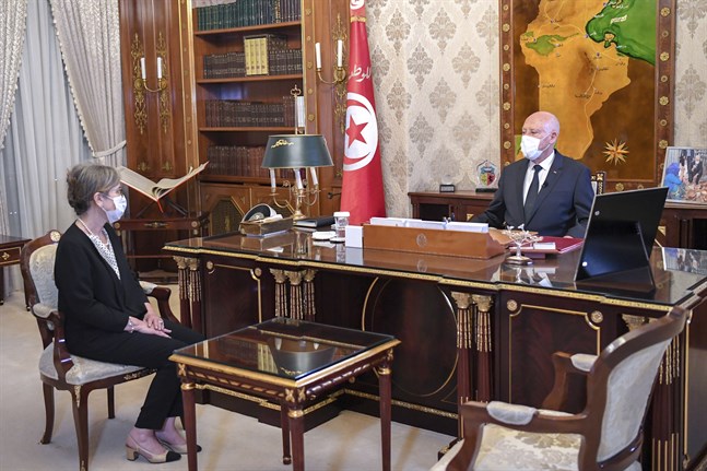 Tunisiens president Kaïs Saïed i september med nyligen tillsatta premiärministern Najla Bouden.