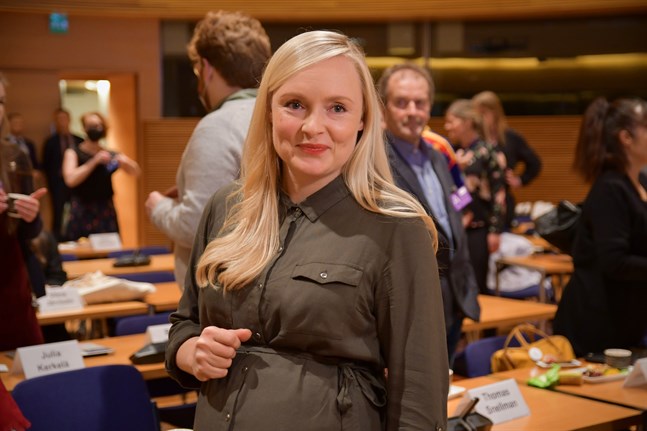 Maria Ohisalo blir föräldraledig i november. Efter föräldraledigheten blir hon ny miljö- och klimatminister.