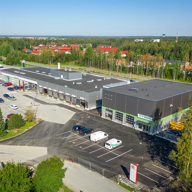 Det nya däckhotellet i Seinäjoki har öppnats i samband med bilaffär Maakunnan Auto, som ägs av KPO.