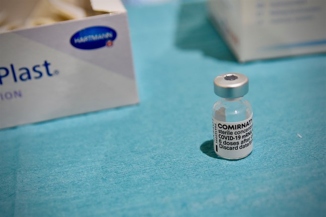 Regeringens hybridstrategi ställer som mål att uppnå en vaccinationstäckning på 80 procent för alla som har fyllt 12 år.