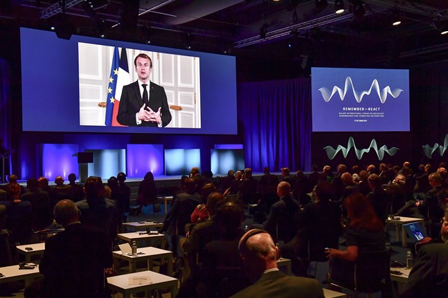 Frankrikes president Emmanuel Macron talar via videolänk under Malmöforum.
