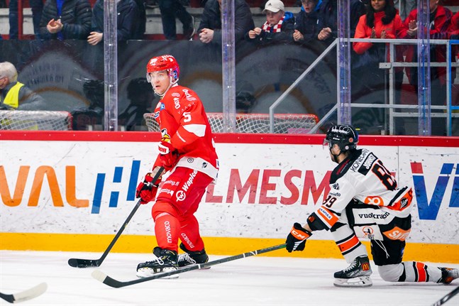 Olavi Vauhkonen och förstakedjan gjorde en hyfsat bra match. HPK-backen Ryan Johnston åkte på 2+10 för tackling mot huvudet i tredje perioden.