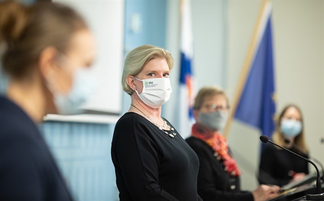 Enligt Mia Kontio, ledande sakkunnig vid Institutet för hälsa och välfärd, har redan cirka 65 000 personer i Finland fått en tredje vaccindos.