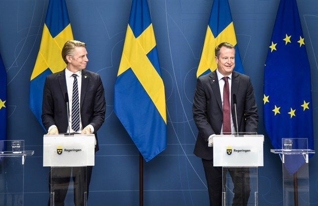 Miljö-och klimatminister Per Bolund (MP) och energi-och digitaliseringsminister Anders Ygeman (S) föreslår åtgärder som ska få fart på byggandet av vindkraftverk till havs.