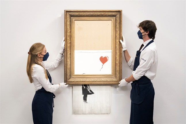 Det strimlade verket "Love is in the bin".