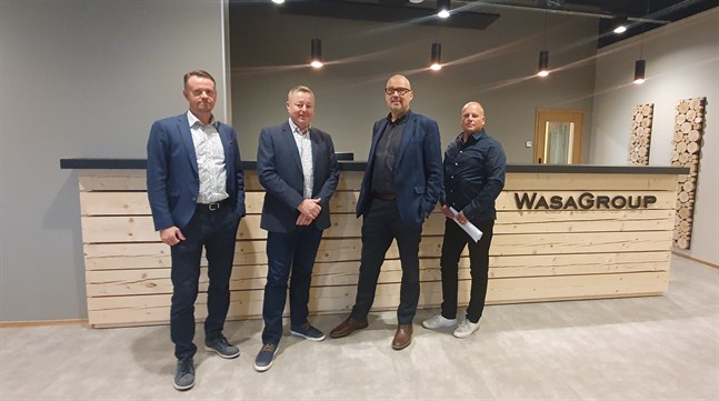 Petri Sandkvist och Jukka Airaksinen på Airaksinen Invest, Ari Tyynismaa på Wasagroup och Reijo Siltamäki på Wasacon förverkligar nybygget i Klemetsö.