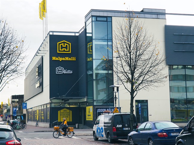 Halpa-Hallis affärshus i Karleby.