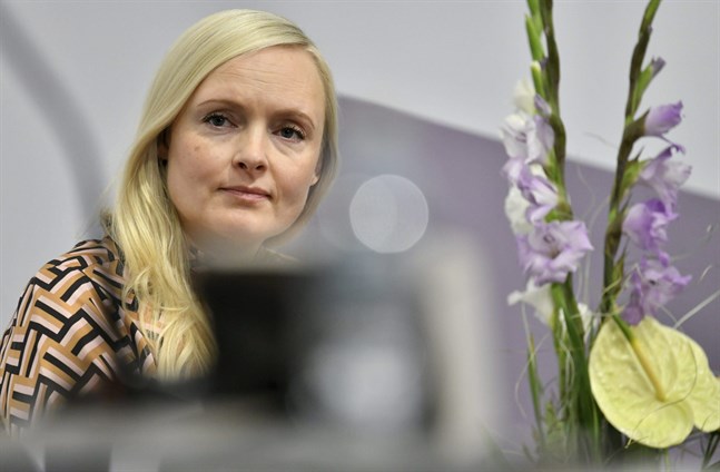 De som jobbar med bland annat barnskydd ska inte behöva tänka på kostnaden då de begär hjälp av polisen, säger inrikesminister Maria Ohisalo (De Gröna).