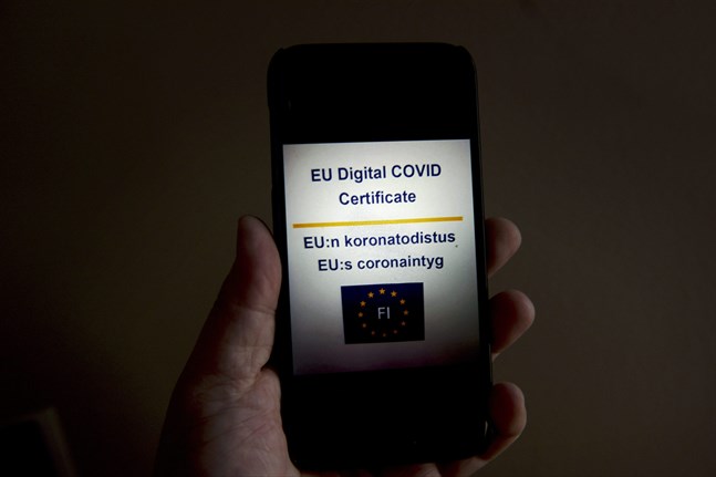 Så här ser det ut, covidintyget som kan skrivas ut på papper eller laddas till smarttelefonen.