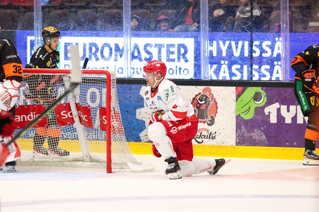 Olavi Vauhkonen skrev ett litet stycke historia med sitt 1–2-mål. Han är nu alla tiders bästa målskytt i FM-ligan för Sport med 61 baljor totalt.