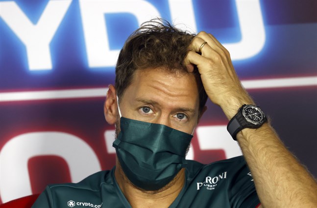Sebastian Vettel är kritisk till den späckade formel 1-kalendern för 2022.
