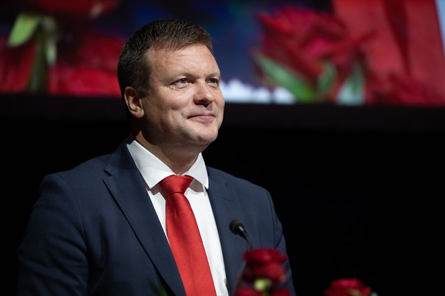 Utvecklings- och utrikeshandelsminister Ville Skinnari (SDP) ansvarar för rapporteringen om Finlands internationella klimatfinansiering och den klimatpolitiska årsberättelse som lämnas till riksdagen.