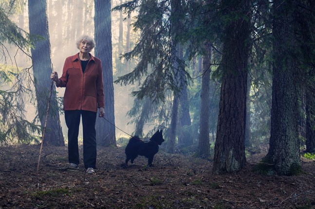 Kerstin Ekmans nya bok handlar om jägaren Uffe, som börjar fundera på frågor gällande liv och död.