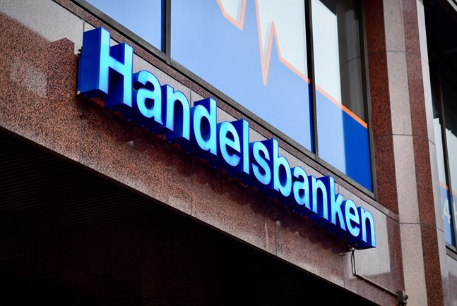 Fackförbundet Pro kräver att Handelsbanken bär ett ansvar för sin personal efter tisdagens besked att banken lägger ned sin verksamhet i Finland.