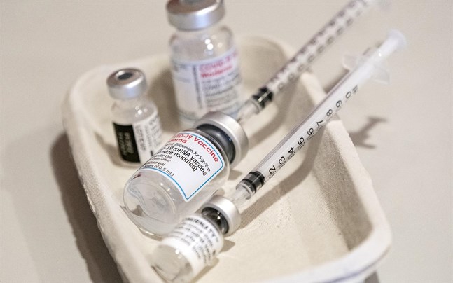 Den andra vaccindosen är viktig för att öka nivån av antikroppar i luftvägarna, som är ganska lite studerad. I framtiden kan det komma ett vaccin som ges direkt i näsan.