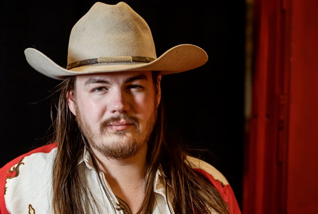 Fredrik Lundman har en mission – att föra ut countryn till "Idol"-publiken.