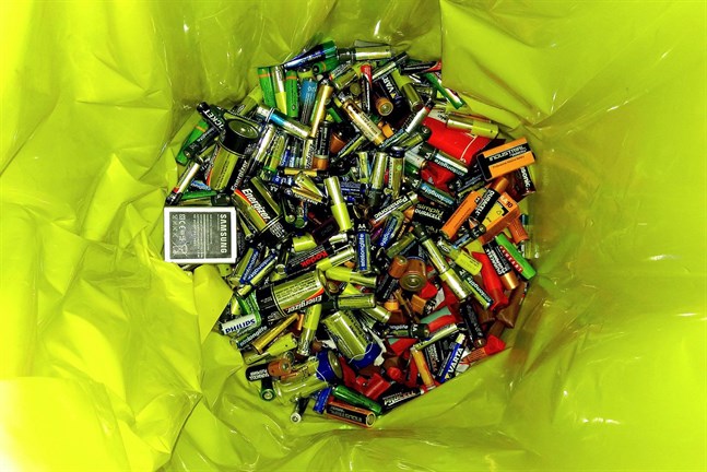 Bolaget Suomen Paristokierrätys påminner om vikten av att gamla batterier återvinns på rätt sätt. Arkivbild.