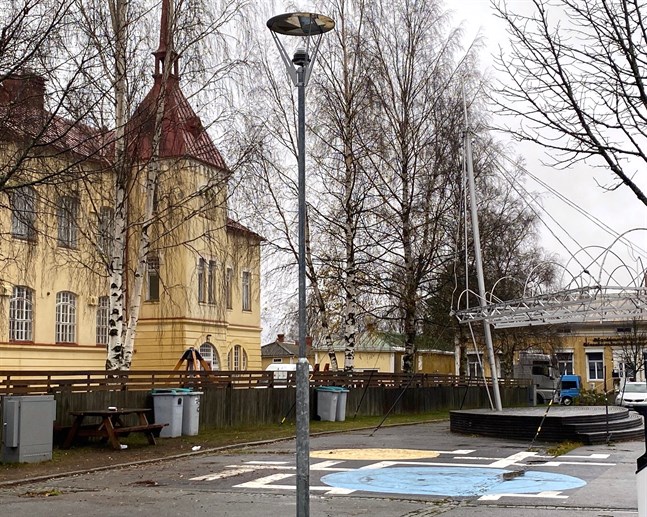 Åtminstone mitten av torget ska få ny belysning och lysas upp ännu i år. Hur ljust det blir på torget beror på hur långt pengarna räcker.