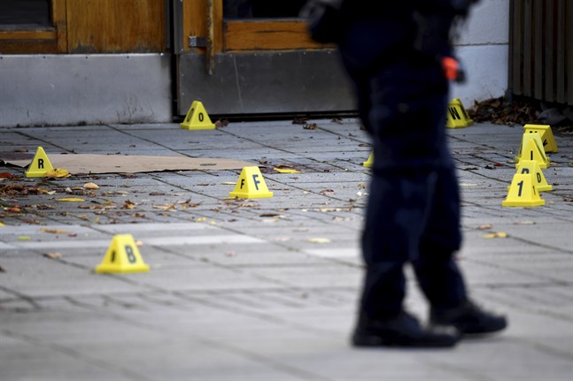 Den kände artisten Einár sköts till döds i Hammarby sjöstad i Stockholm. Fram till den 15 oktober i år har 109 skjutningar skett i Stockholmsområdet och 20 personer har mist livet.