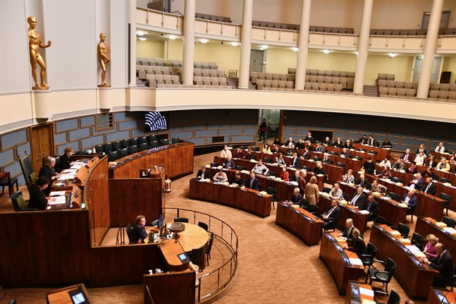 Riksdagen röstade om regeringens fortsatta förtroende på fredagseftermiddagen. Arkivbild.