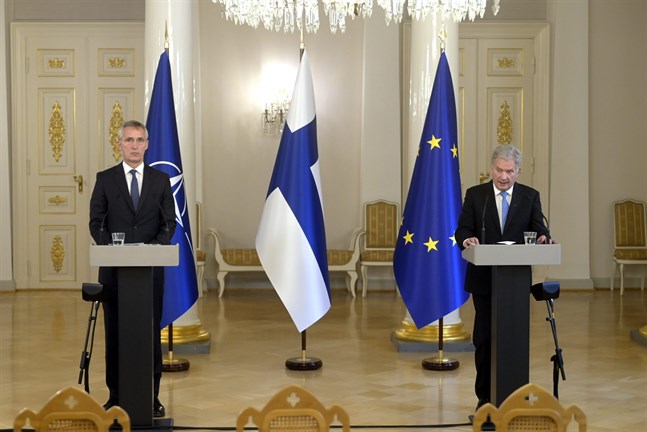 Försvarsalliansen Natos generalsekreterare Jens Stoltenberg och republikens president Sauli Niinistö betonade vikten av att upprätthålla en dialog med Ryssland på måndagens presskonferens i Helsingfors.