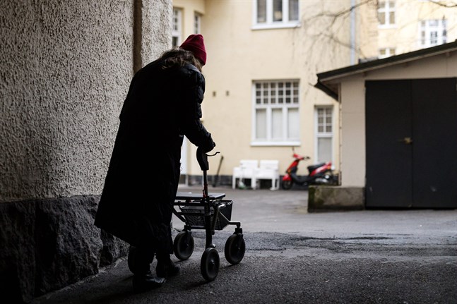 Över 200 000 pensionärer lever under fattigdomsgränsen, skriver Maria Tolppanen.