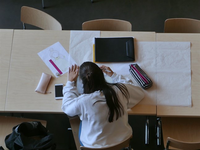 Regeringen vill ge studerande möjlighet att tjäna mer pengar vid sidan om studierna. Arkivbild.