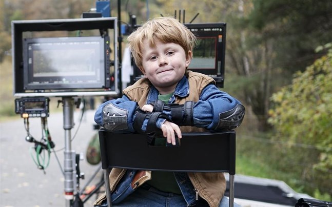 Silas Strand spelar "Håkan Bråkan" den kommande filmen om Sunes lillebror. Inspelningarna pågår just nu i Göteborgstrakten.