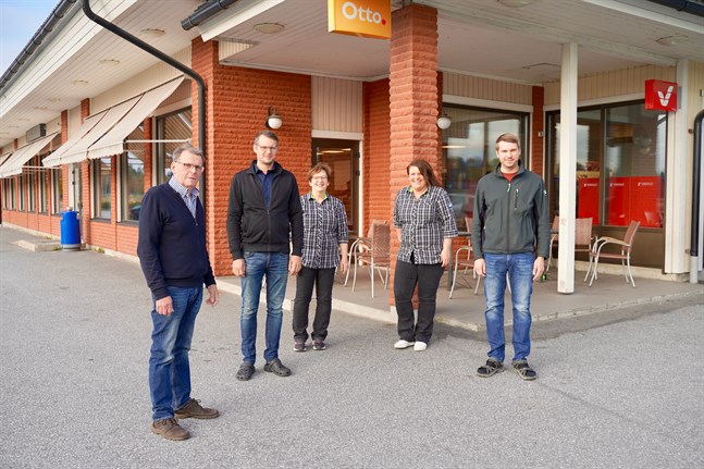 Roger Anderssén, Petter Anderssén, Pamela Anderssén, Johanna Anderssén-Blomqvist och Christoffer Anderssén ingår alla i företagarfamiljen som premieras som årets företag på kommunens företagarmiddag.