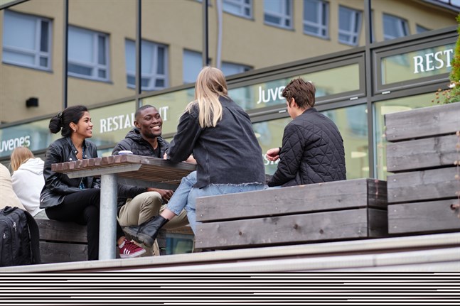 För att utveckla den globala kompetensen vid Novia, kunde studerande och lärare från olika kulturer mötas oftare och mer regelbundet i gemensamma undervisningssammanhang.