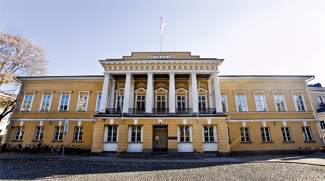 Åbo Akademi får kritik på sociala medier efter anmälan om sexuella trakasserier.