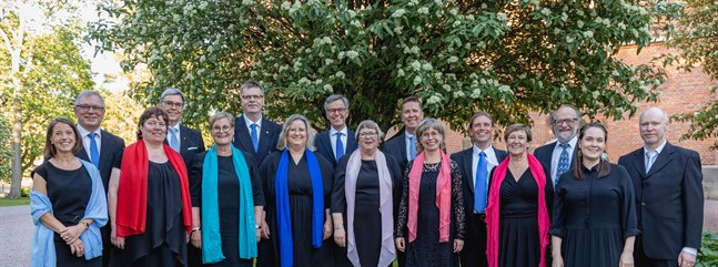 Vokalensemblen Röster består av rutinerade körsångare som inte tvekar att ta sig an också en mer krävande körrepertoar. Kören leds av Kirsi Tunkkari, andra från höger.