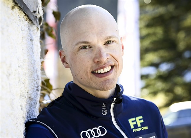Iivo Niskanen brädade en lång rad tuffa ryssar när han vann i sin säsongspremiär i Tykkikisat. Den på förhand sett tuffaste medtävlaren saknades dock på startlinjen. Aleksandr Bolsjunov var nämligen inte med.