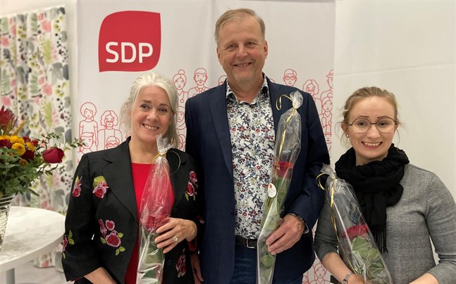 Aira Helala från Vasa valdes till andra vice ordförande. Kari Kivinummi från Ähtäri blev enhälligt vald till ordförande och Emma Haapasaari från Karleby är distriktets första vice ordförande.