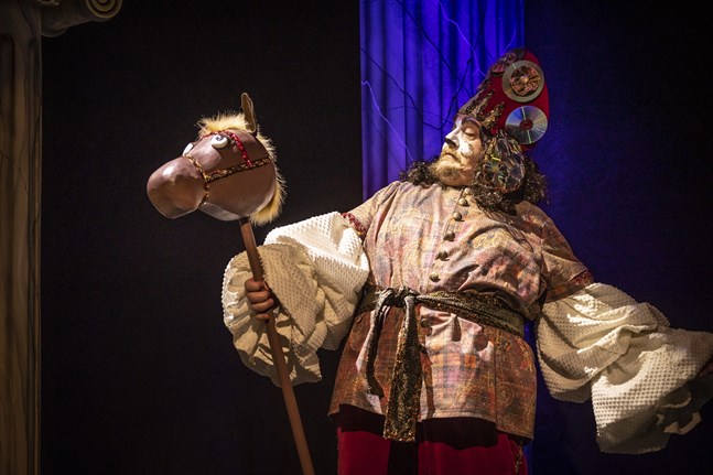 "Koiranmäen Suomen historia" återvänder till Karleby stadsteater i vår. Och det blir inte den enda pjäsen som berör Finlands och Sveriges gemensamma historia.
